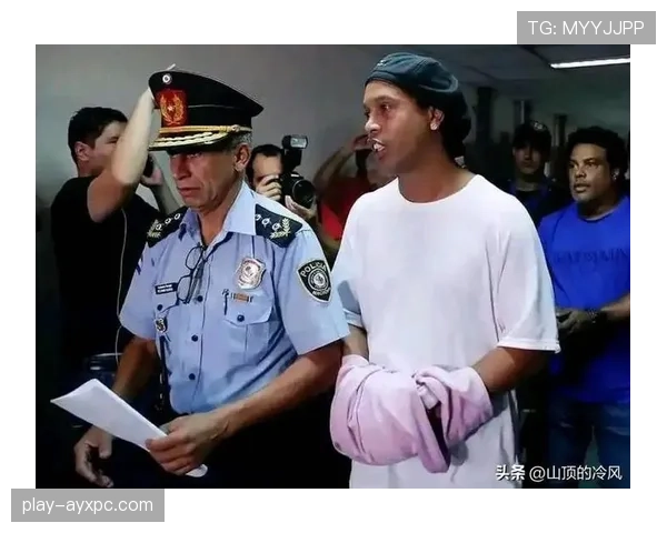 罗纳尔迪尼奥晒生活照,那酒柜的价我穷得只配点赞 罗纳尔迪尼奥晒生活照,那酒柜的价我穷得只配点赞
